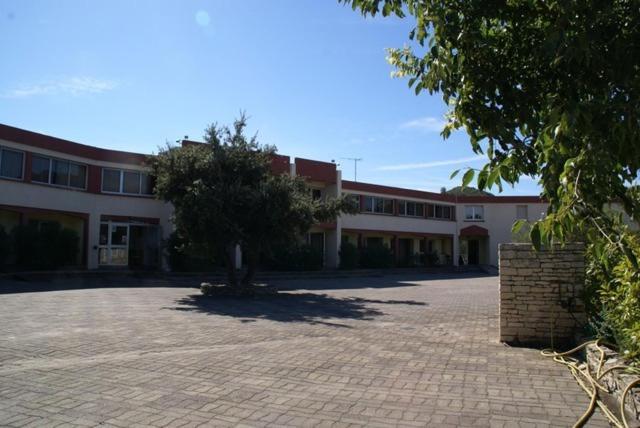 Hotel Le Lagon Рошфор-дю-Гар Экстерьер фото