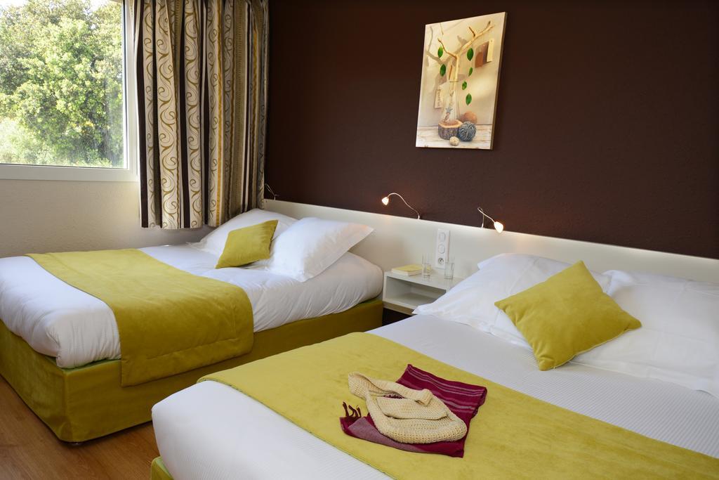 Hotel Le Lagon Рошфор-дю-Гар Экстерьер фото